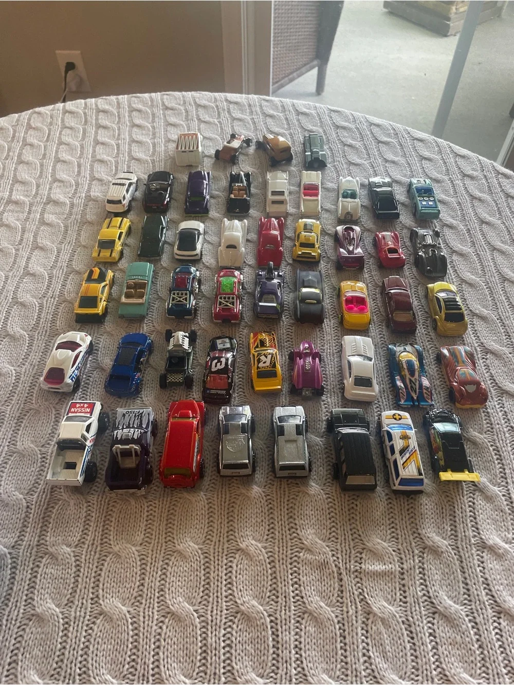 Hot Wheels 2005 48 Car Carrying Case Made In USA + 48 die cast cars & trucks
